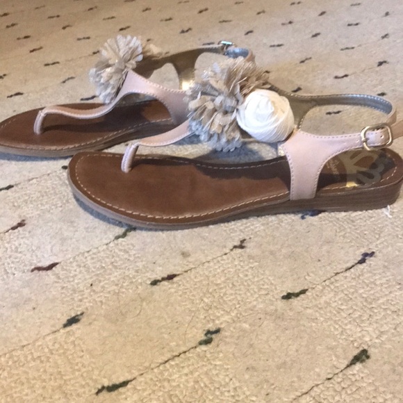 Flat sandals - Picture 2 of 5